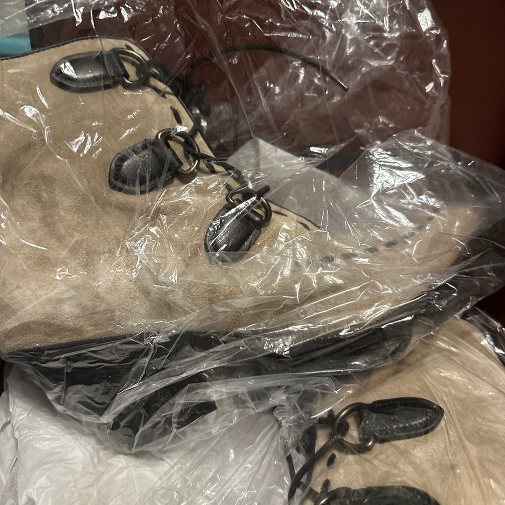 ๐ HTF! ๐ฅ๐ธ๐ป Coach Lace-Up Chain Oak Booties NIB๐ข ๐ FIRM PRICE๐ฅ๐ฅ๐ฅ - Picture 10 of 13